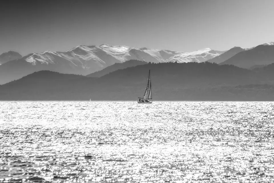 Navegación en el Lago Nahuel Huapi: ¿catamarán, velero o kayak?
