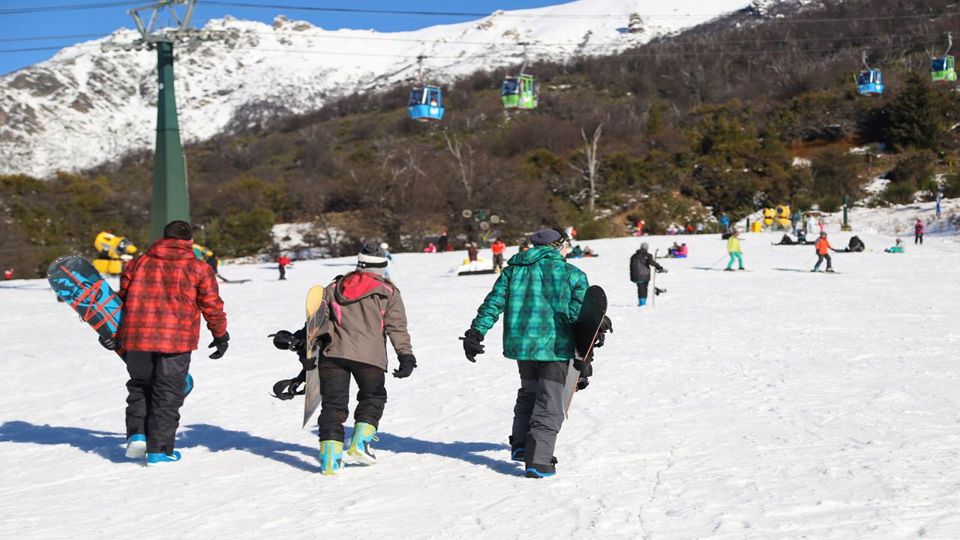 Batismo na Neve no Cerro Catedral: Aula de Ski ou Snowboard foto 1