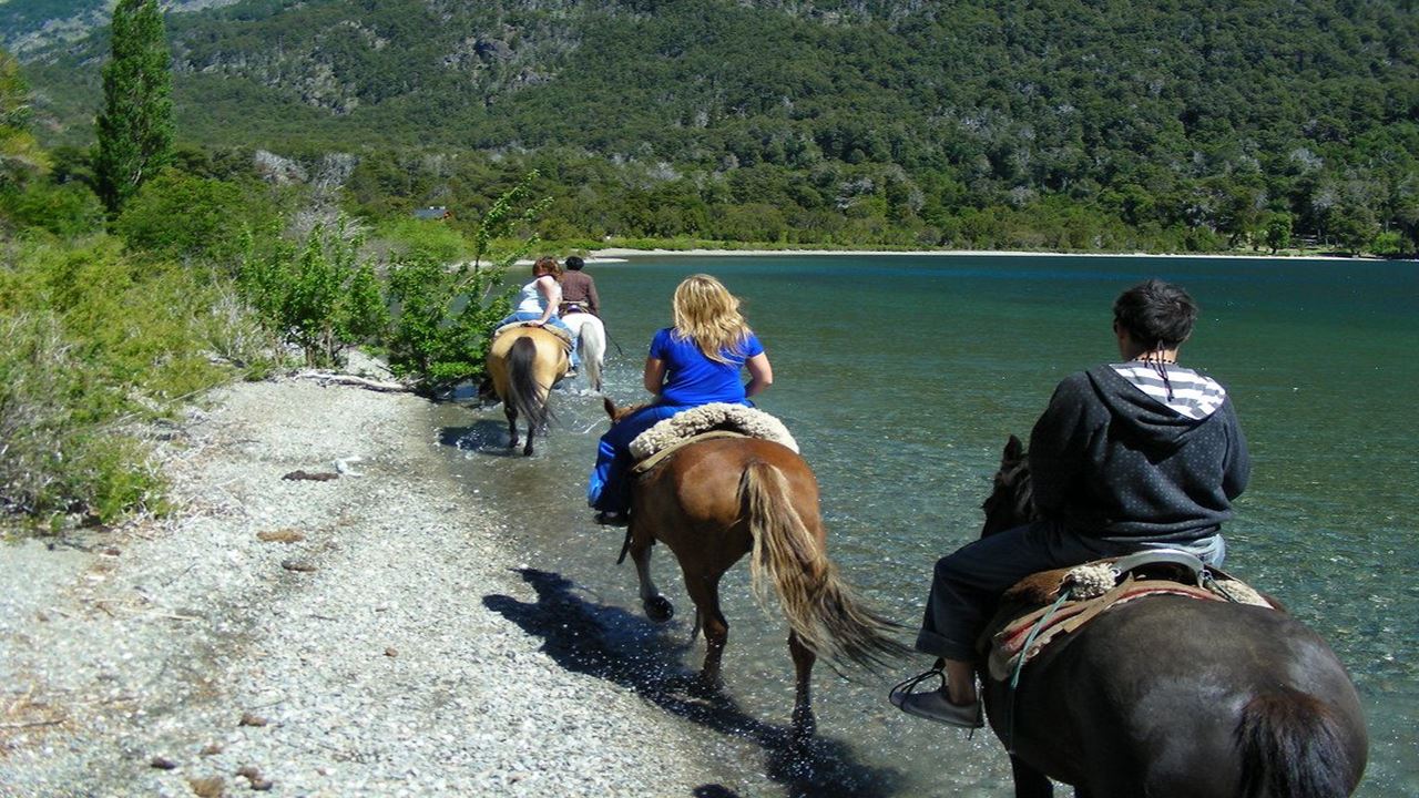 Passeio A Cavalo E Almoço Nas Margens Do Lago Gutierrez (1)