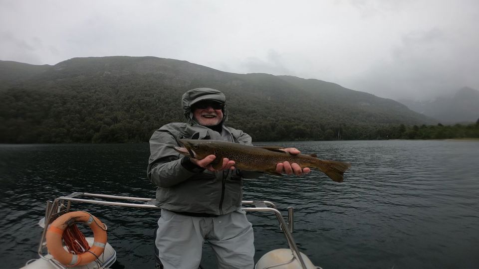 Pesca no Lago Fonck: Dia Completo com Guia e Almoço foto 10