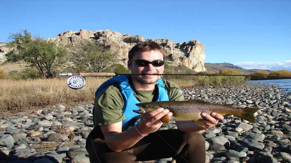 Dia de Pesca com Mosca ou Spinning no Rio Limay foto 2