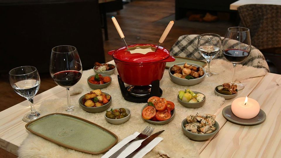 Fondue E Motos De Neve Ao Pôr Do Sol No Cerro Catedral foto 4