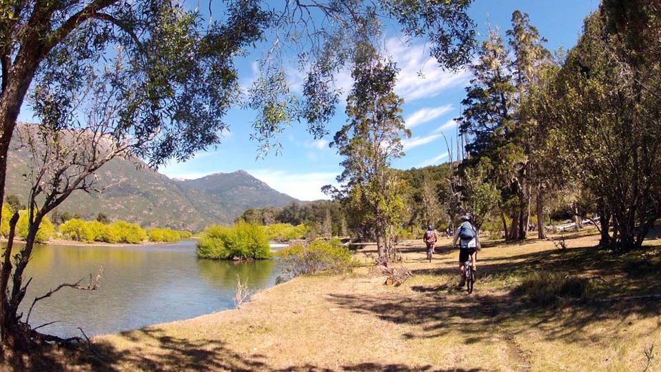 Passarelas do Rio Manso de Mountain Bike Privado foto 3