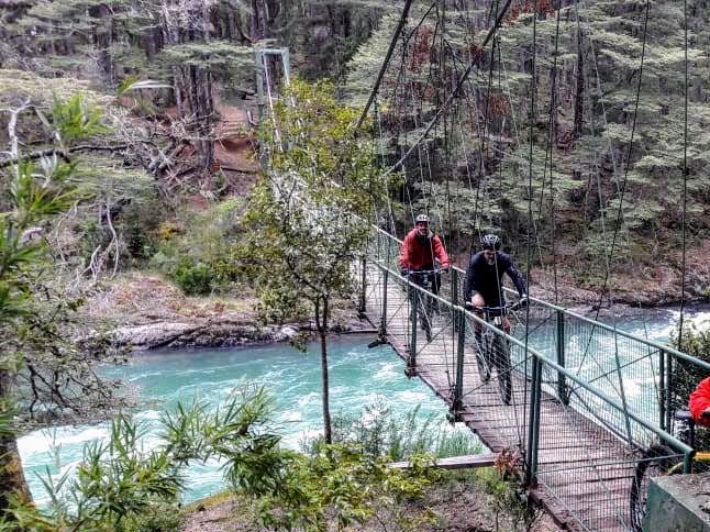 Passarelas do Rio Manso de Mountain Bike Privado foto 6