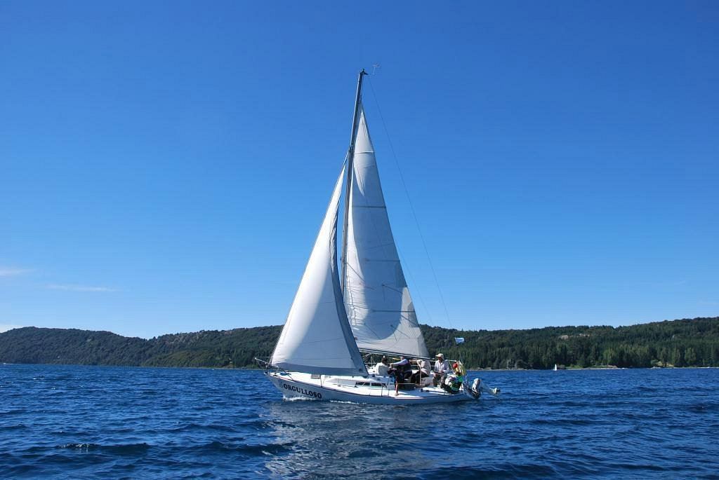 Navegación A Velero En El Lago Nahuel Huapi (6)