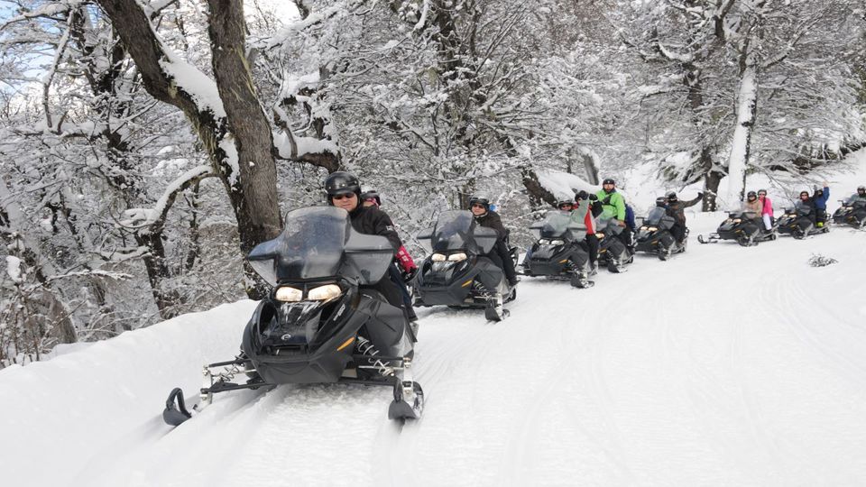 Travessia Noturna Pela Neve E Jantar No Cerro Catedral foto 2