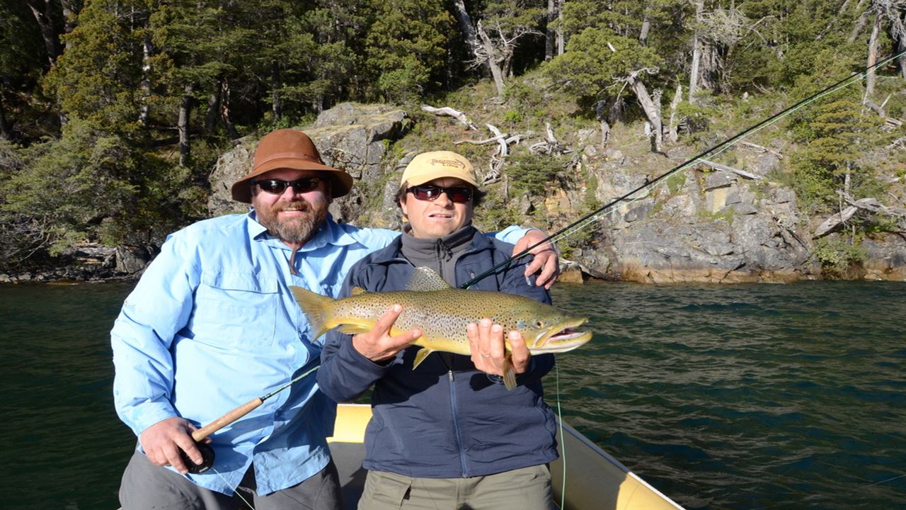 Dia De Pesca Pesca Com Mosca Ou Spinning No Rio Limay